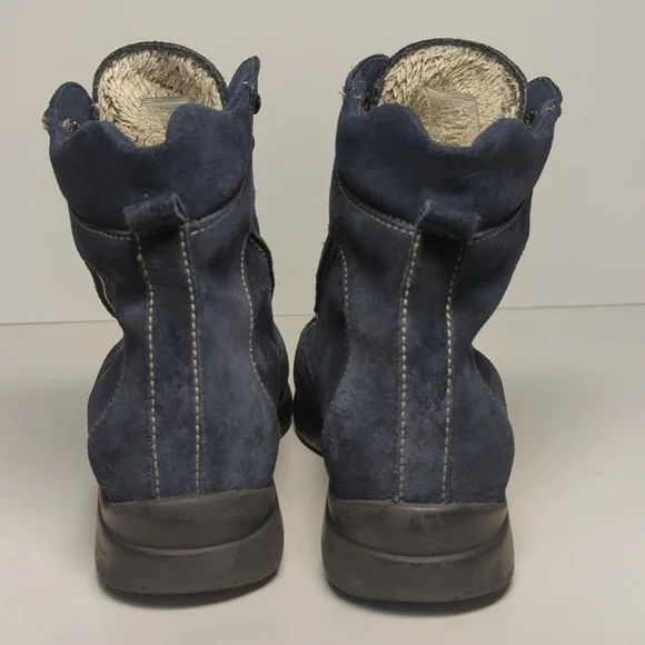 LA Canadienne Trista Suede Ankle boots women's size 6 - Picture 9 of 16